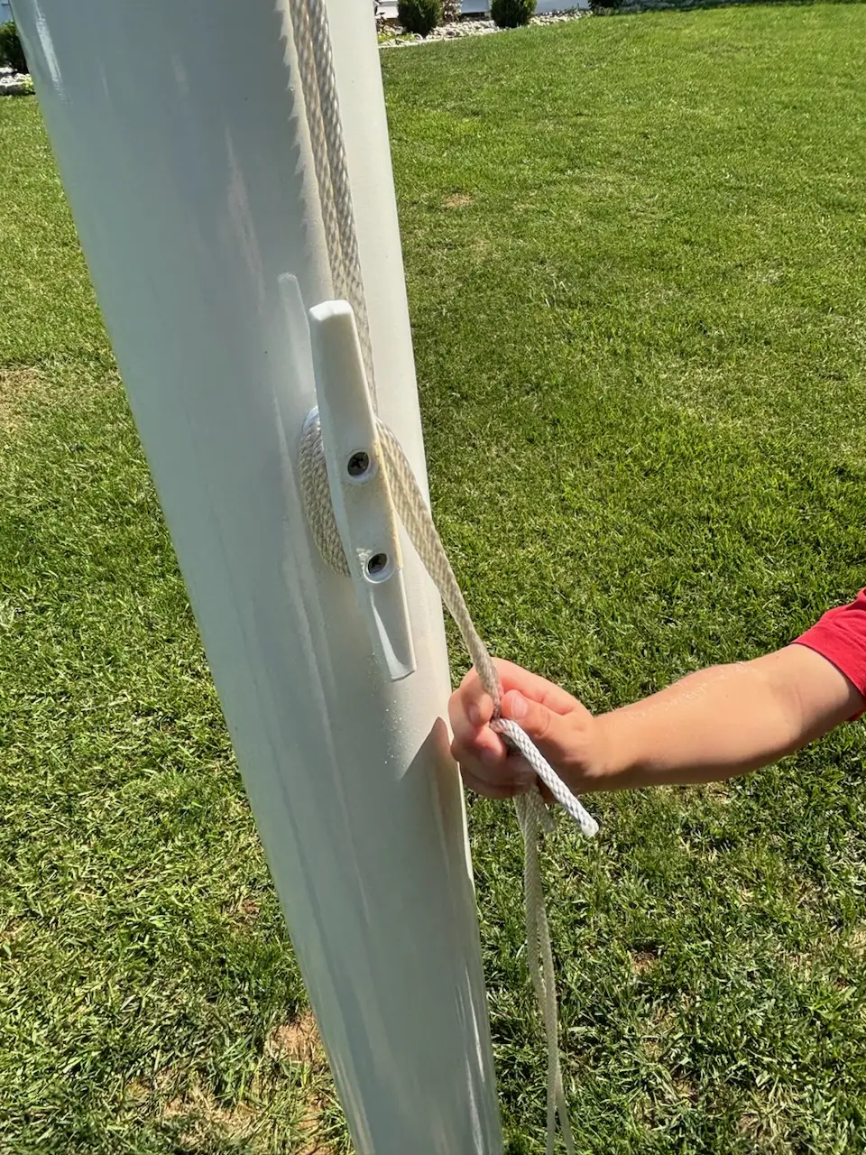 Tying knots in rope for flagpole